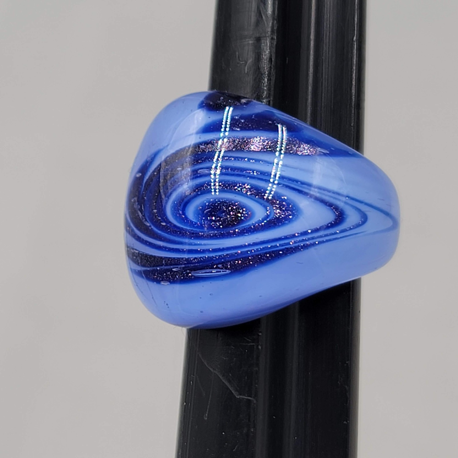 Blue Glass Wrap Cocktail Ring Womens Size 6 Swirl Band Bold