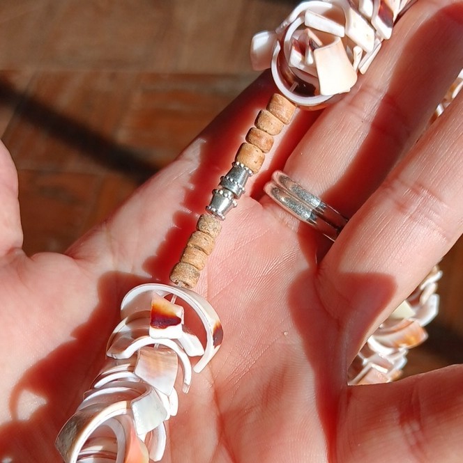 Vintage Handmade Hawaiian White & Brown Natural Shell Necklace
