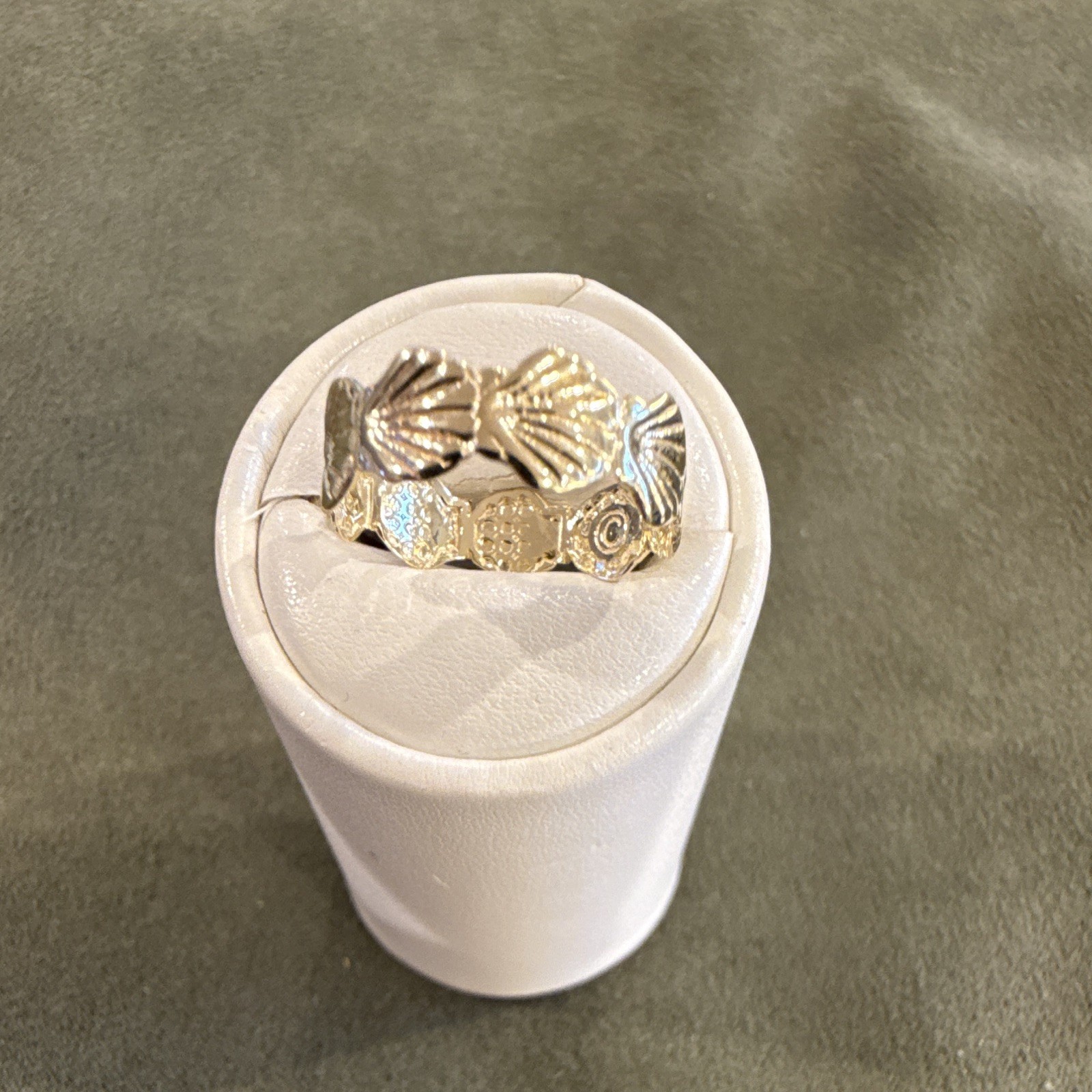14K Yellow Gold Scallop Shell Band Ring Signed RJ 6mm Sz 7 Beachy