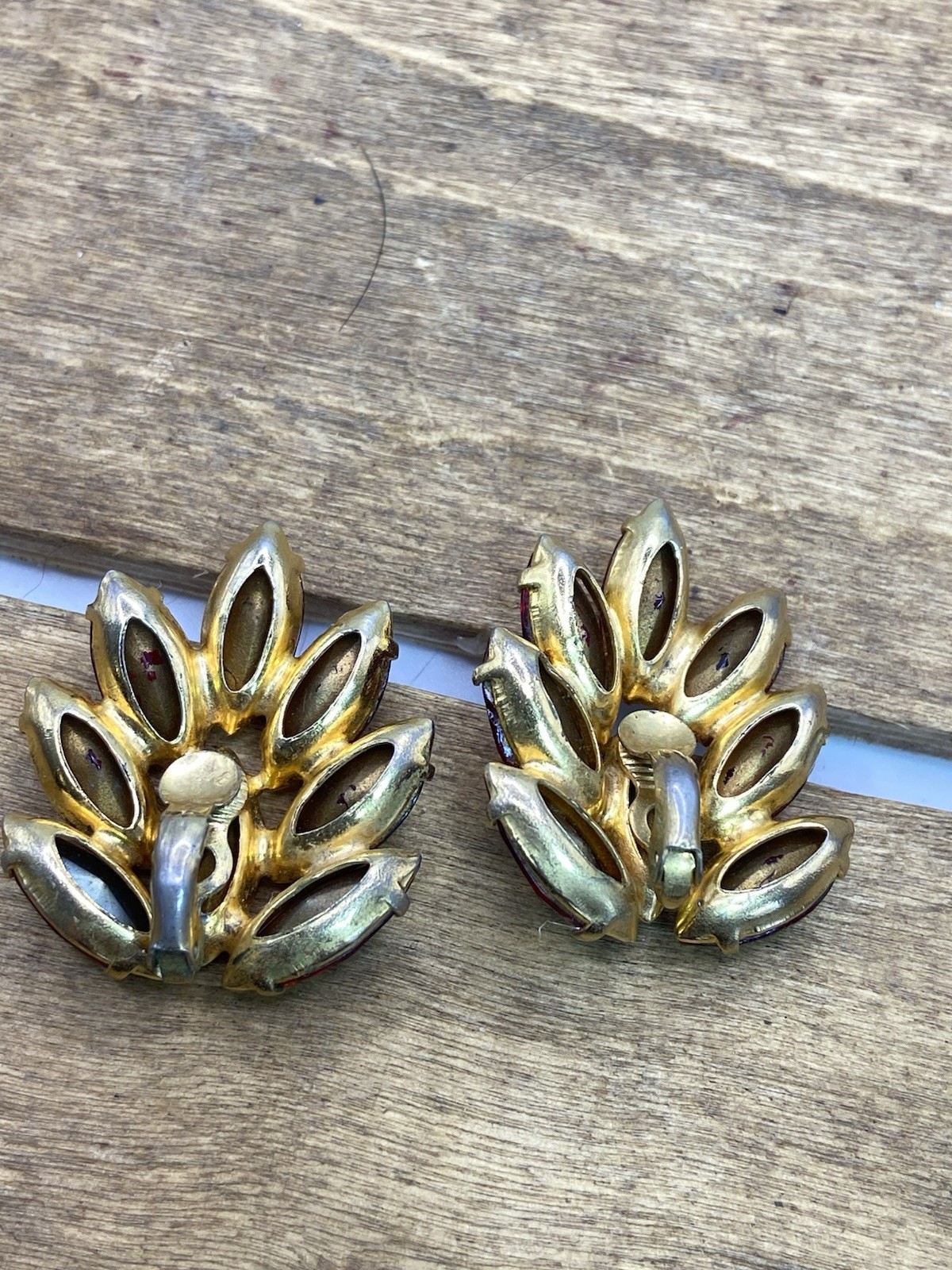 Vintage 1950s Red Rhinestone Gold Tone Clip On Climber Earrings 1.25″