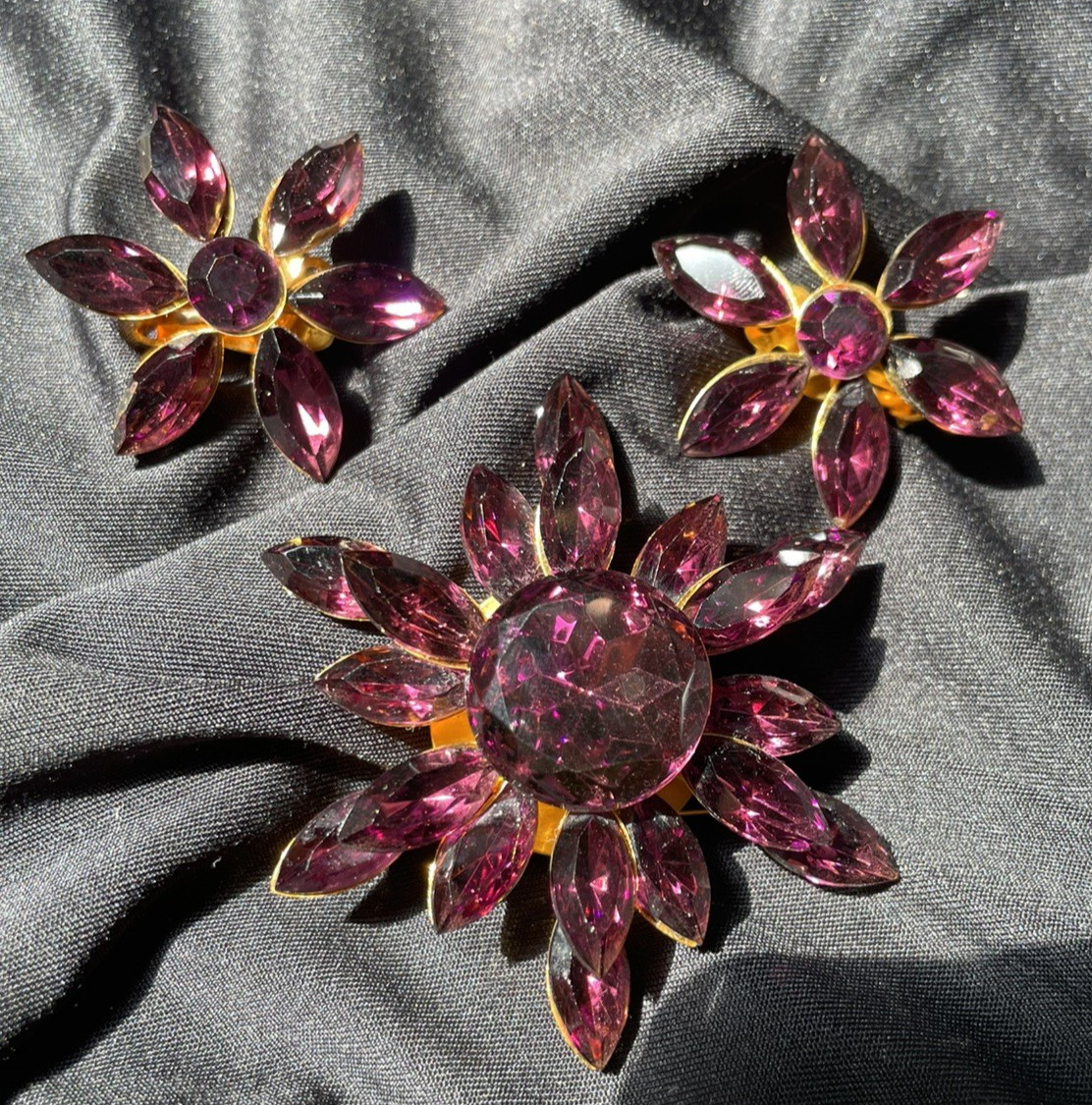 VTG Purple Ruby Red Rhinestone Brooch & Clip-On Earrings Set Mid Century Glam