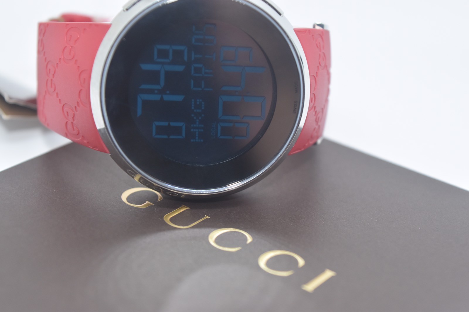 New Authentic Men’s Red I Gucci Ya114212 Digital Swiss watch