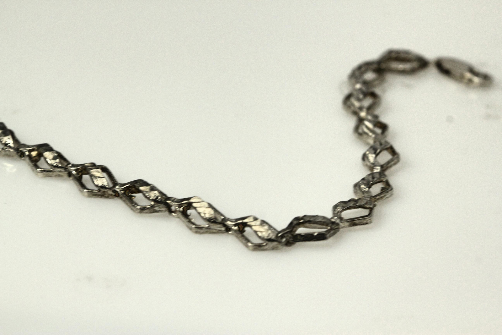 925 Sterling Silver 7.5″ Diamond Cut Kite Shaped Link Bracelet (BR3796)