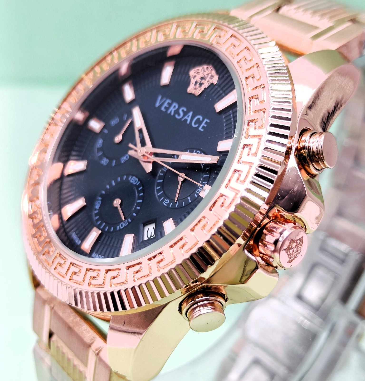 Awesome Versace Chronograph Date Indicator Analog Men’s Wrist Watch