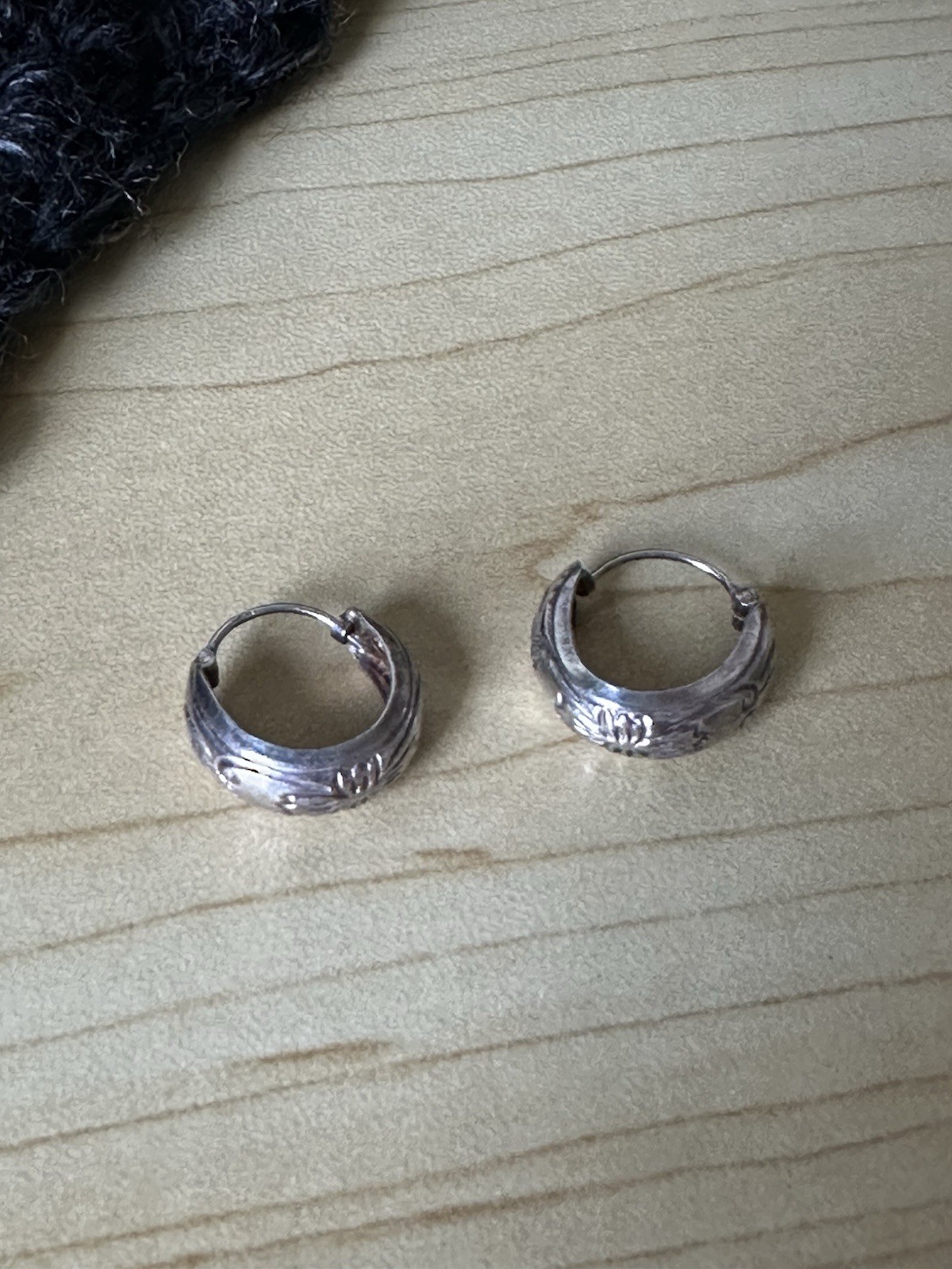 Silver Native American Southwest Engraved Round Huggie Hoop Earrings Vintage