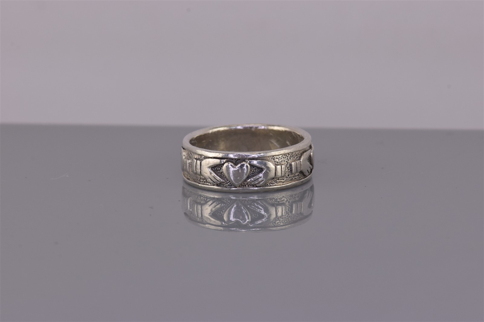 Peter Stone Sterling Silver Irish Claddagh Hearts Eternity Band Ring 925 Sz: 8