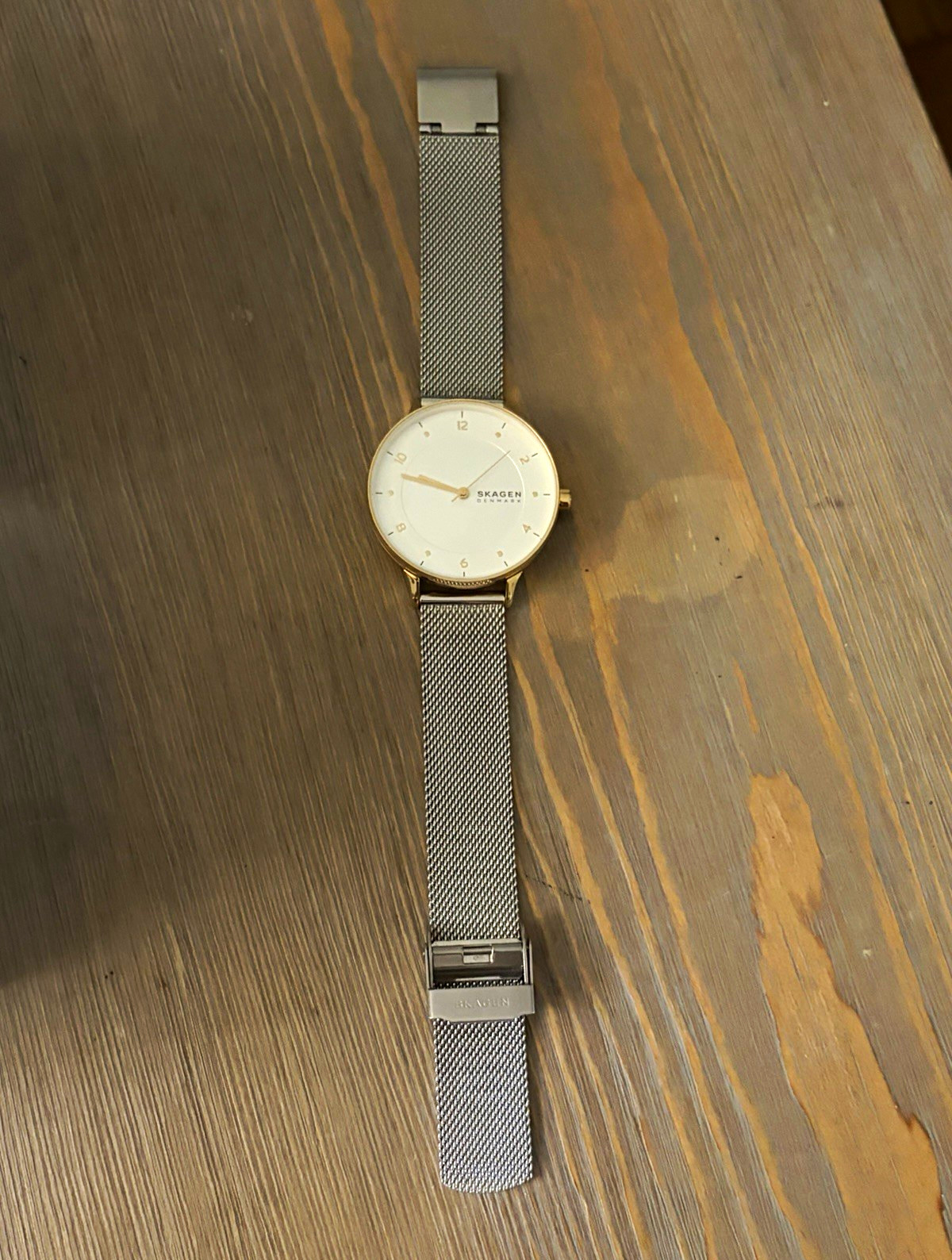 Skagen SKW2912 Women’s Quartz Analog White Dial Gold Case Silver Mesh Band Box