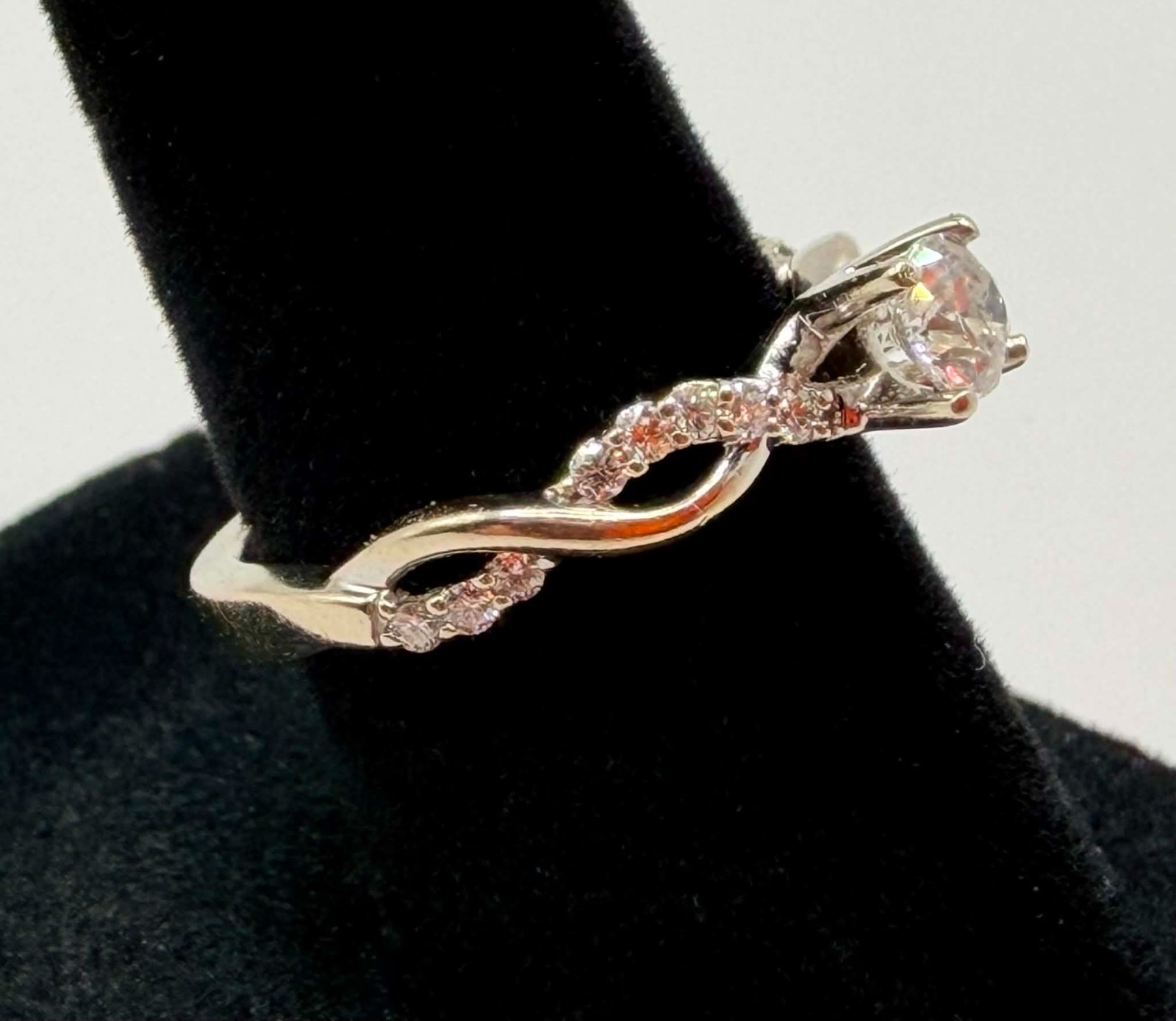 Dainty 14k White Gold Twist Band Ring Approx .25ct Main NATURAL Diamond Sz 8.25