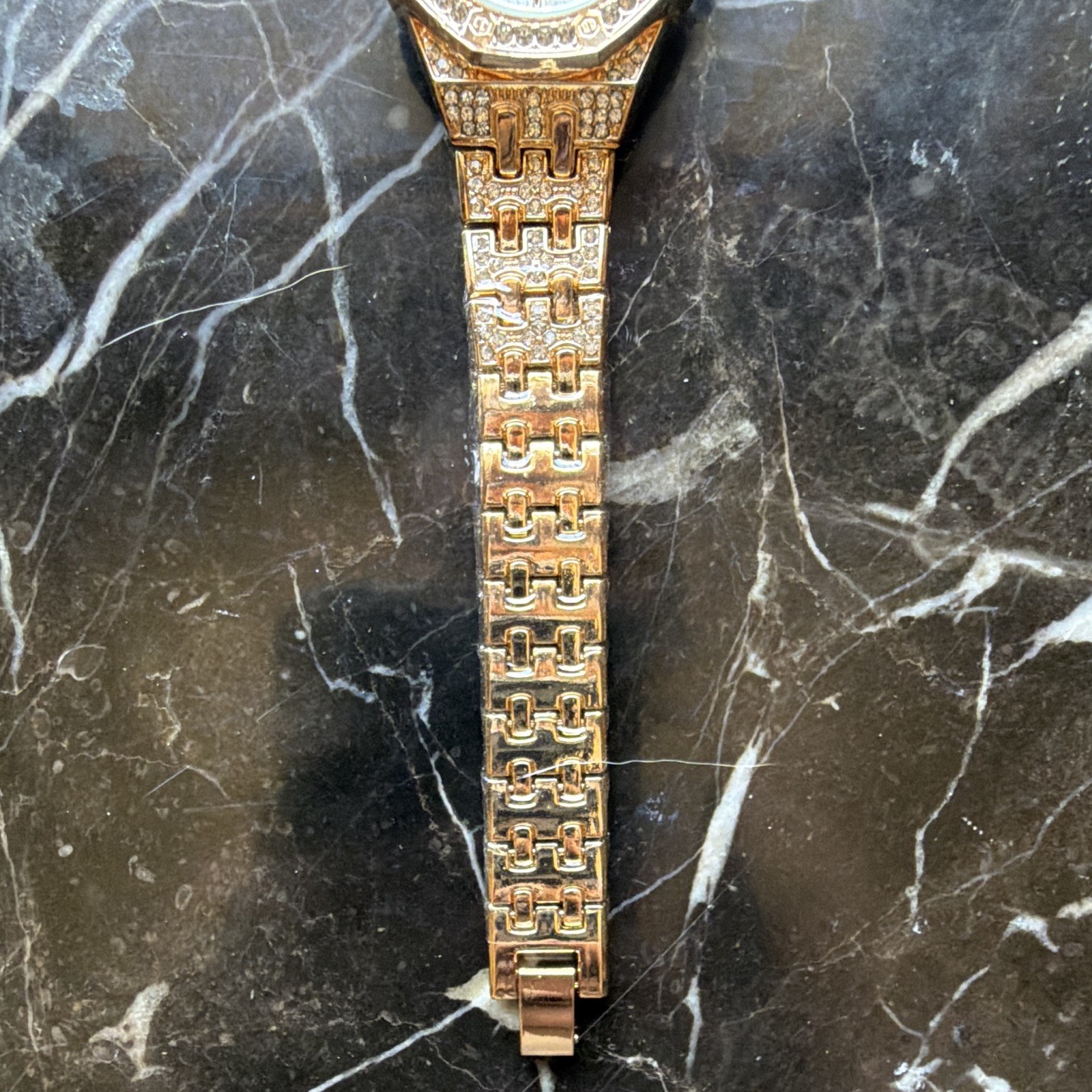 Women’s Gold-Tone Crystal Bezel Analog Watch White Dial Metal Bracelet