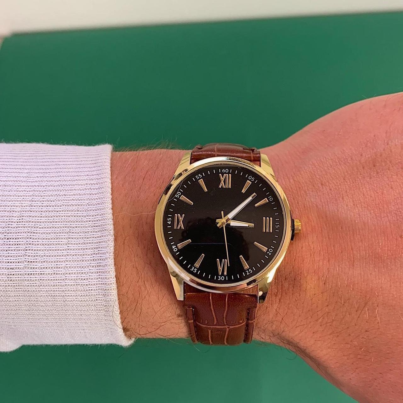 Minimalistic Black essential vintage style gold and leather style band watch. 9