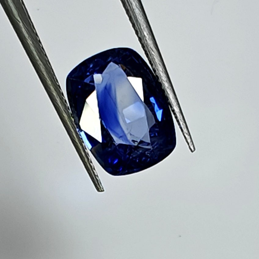 Certified 2.41ct Natural Ceylon Sapphire “Corn flower blue” top color luster gem