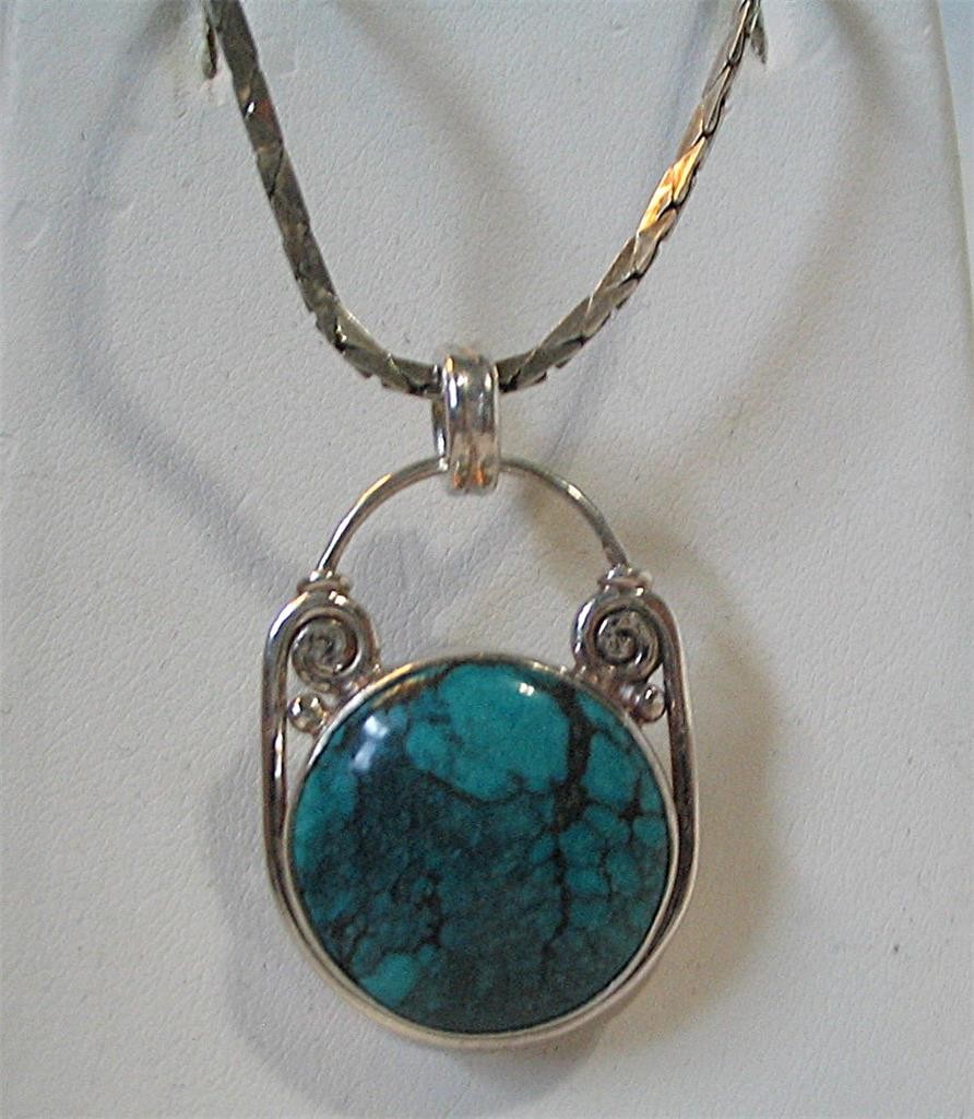 VTG NATIVE AMERICAN NAVAJO STERLING SILVER SPIDERWEB TURQUOISE PENDANT NECKLACE