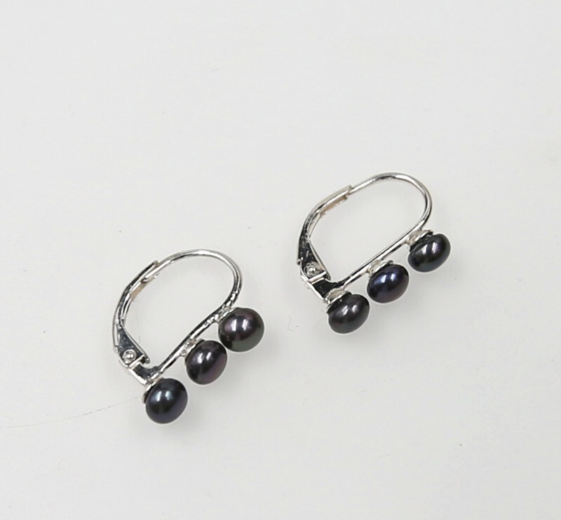 Genuine 925 Silver Huggie Earrings Freshwater pearl in a gift 4.5 MM Black