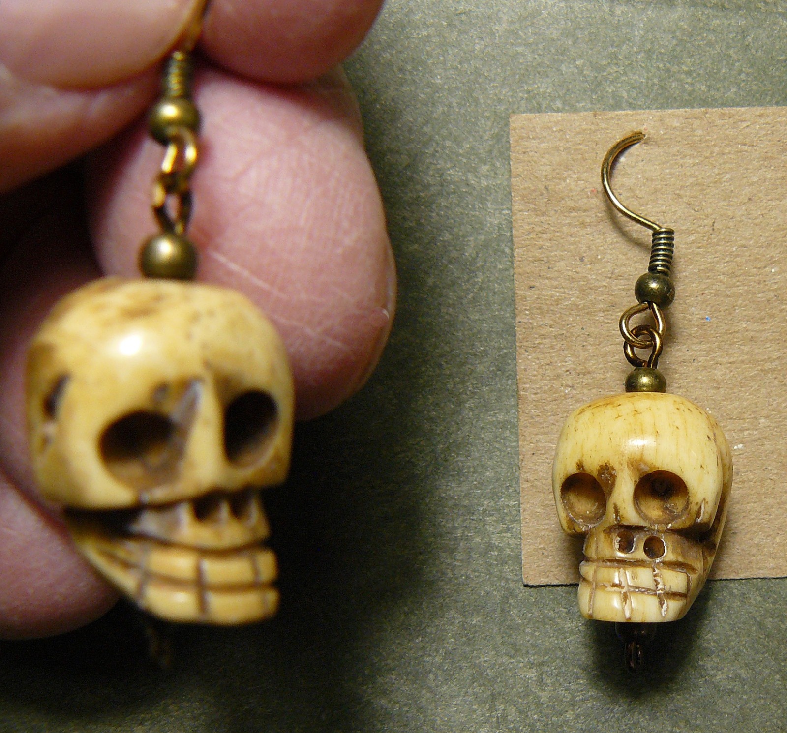 PAIR OF SKULL EARRINGS_REALISTICLY CARVED WATER BUFFALO BONE_THAILAND_262418-01