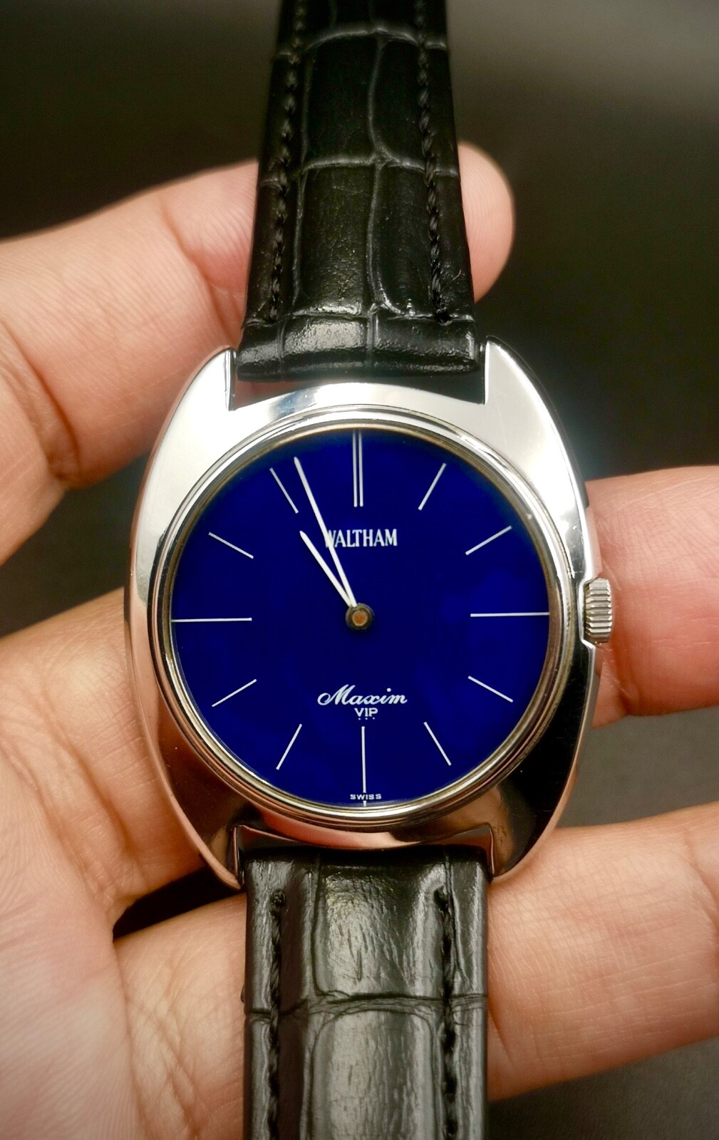 Vintage And Rare WALTHAM Maxim VIP Hand-Winding Unisex watch. 17 Jewels.