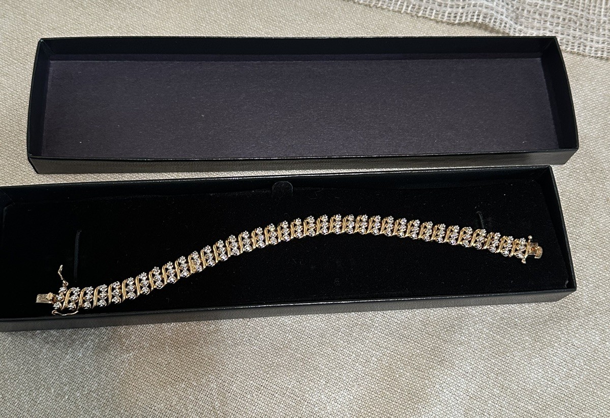 Beautiful Sterling Silver 925 Tennis Bracelet 9in 18.8g