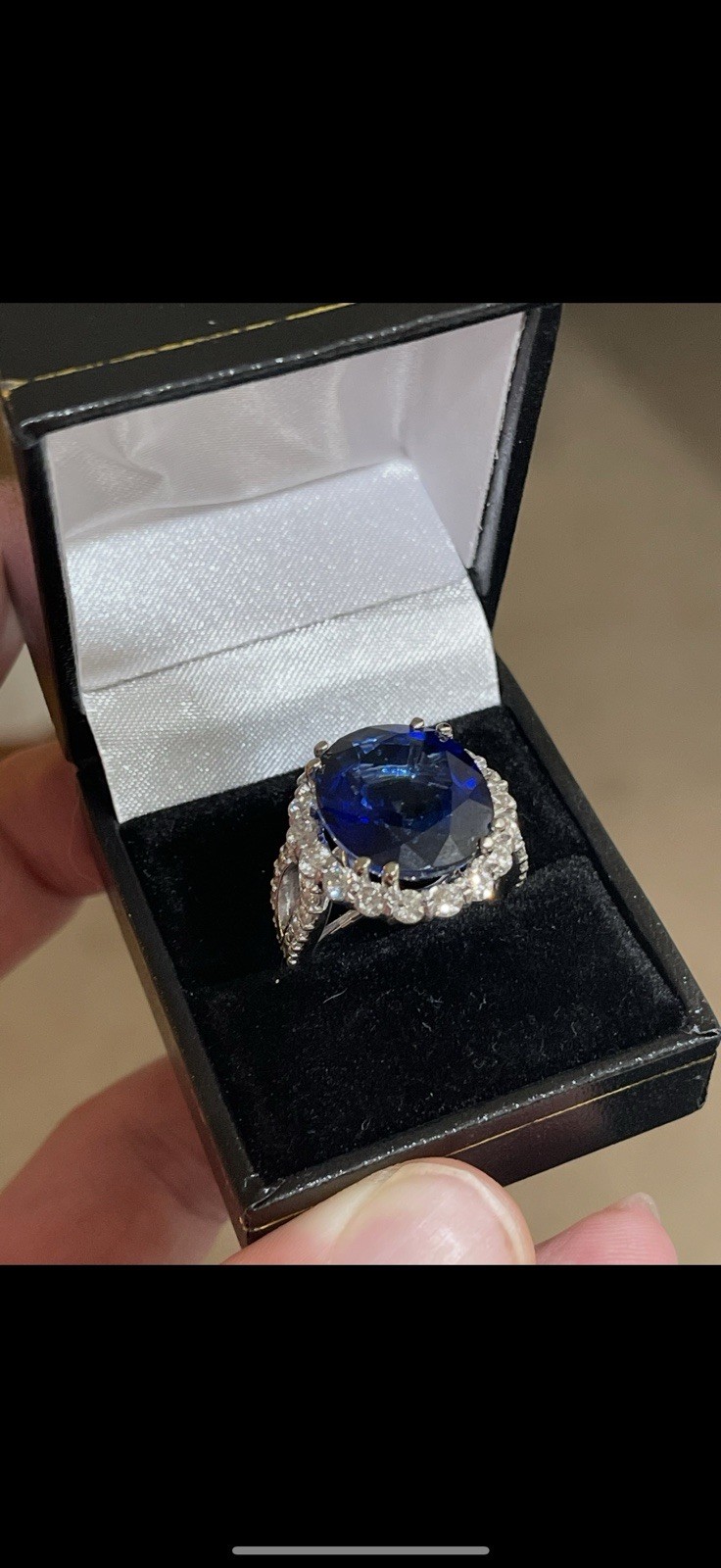 AIGL Certified 14kt Gold 23.62 ct Oval Natural diffused Sapphire & Diamond Ring