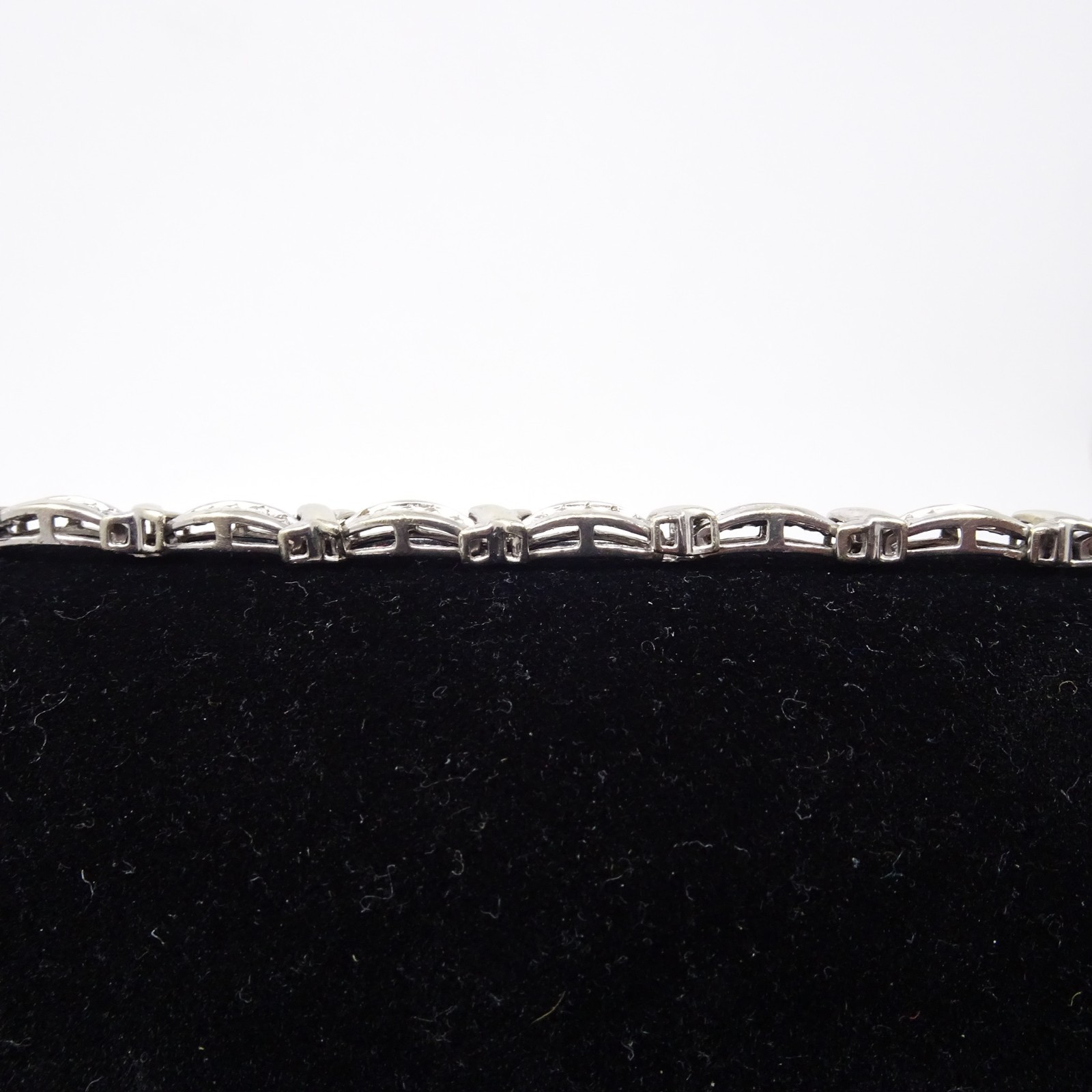 Women’s 10k White Gold Natural Diamond Tennis Bracelet .35 CTW – 7 Inches
