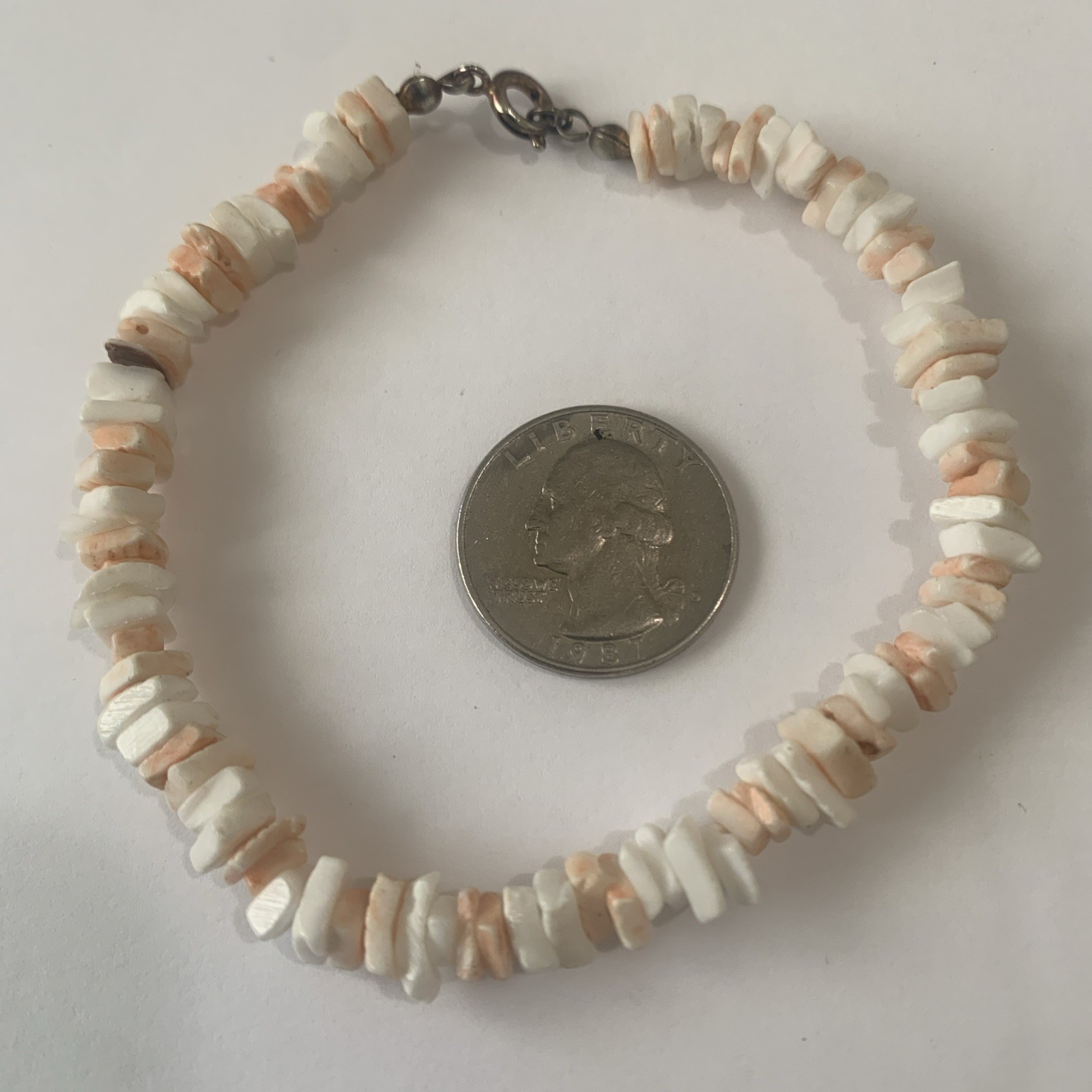 Vintage White & Peach Puka/Carnation Shell Square Chip Bracelet. B73