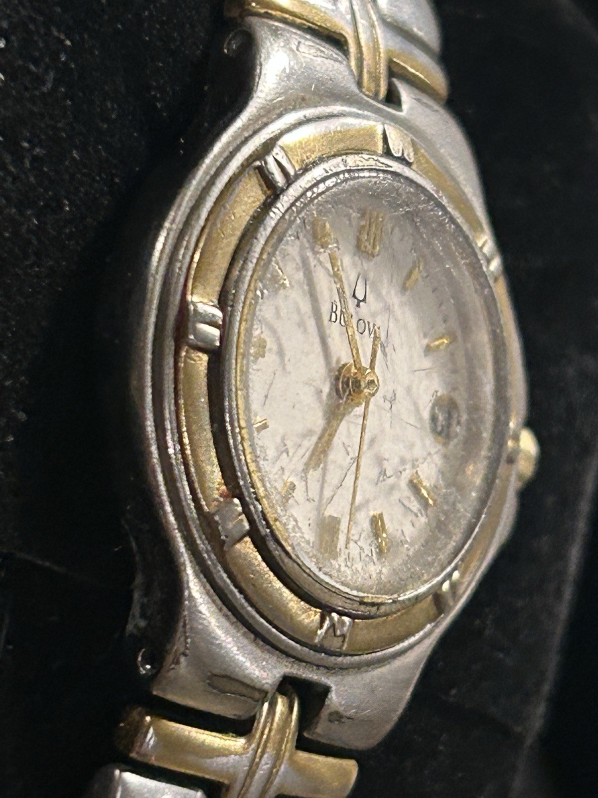 VINTAGE BULOVA T8 QUARTZ WATCH STAINLESS TWO 2 TONE BAND GOLD SILVER