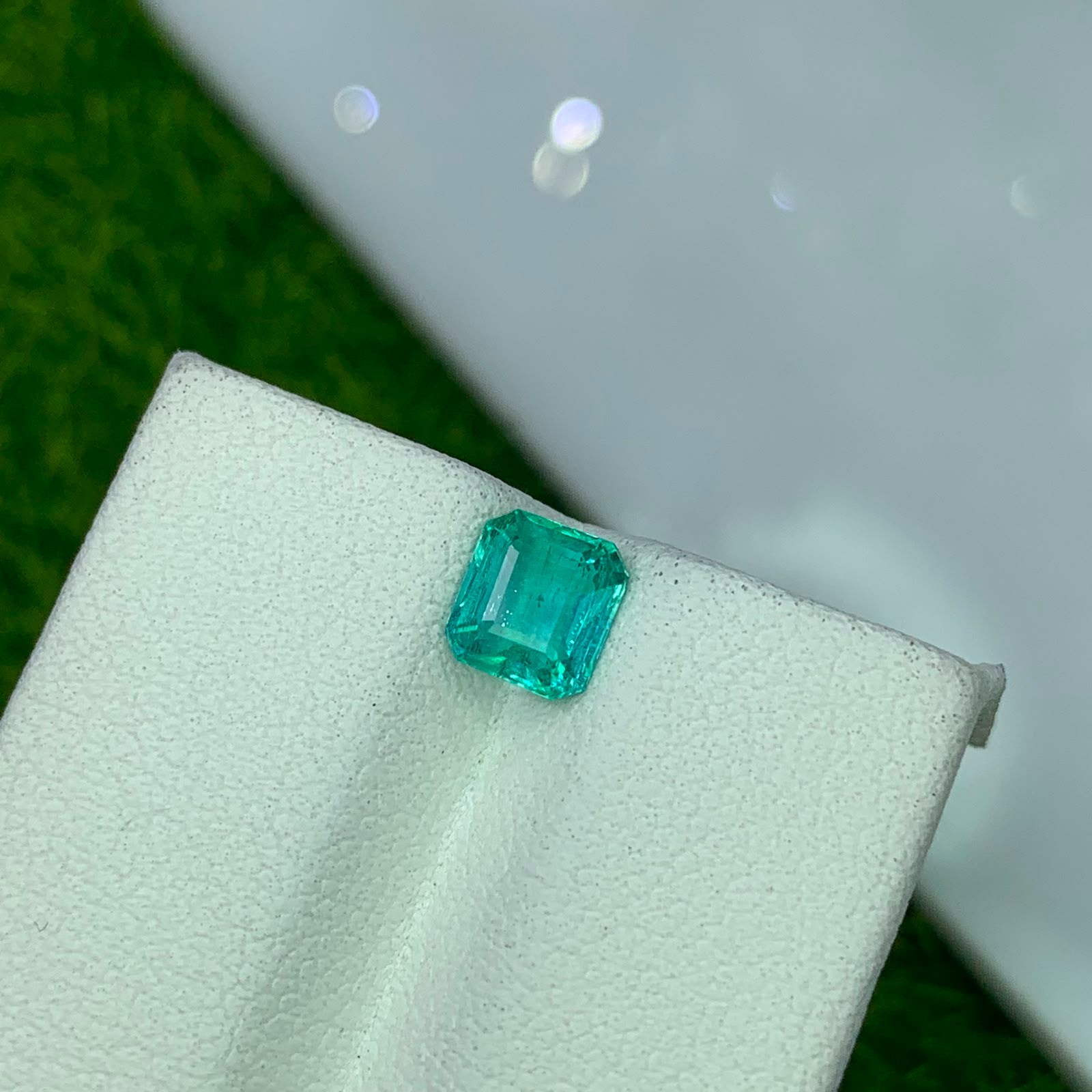 AIG Certified Green Emerald 0.84 Ct Octagon Jewelry Stone Minor Oiling-Nigeria