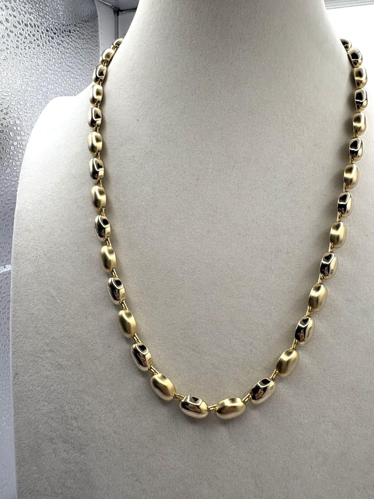 Gold Tone Smooth & Matte Gold Tone Oval Bead Link