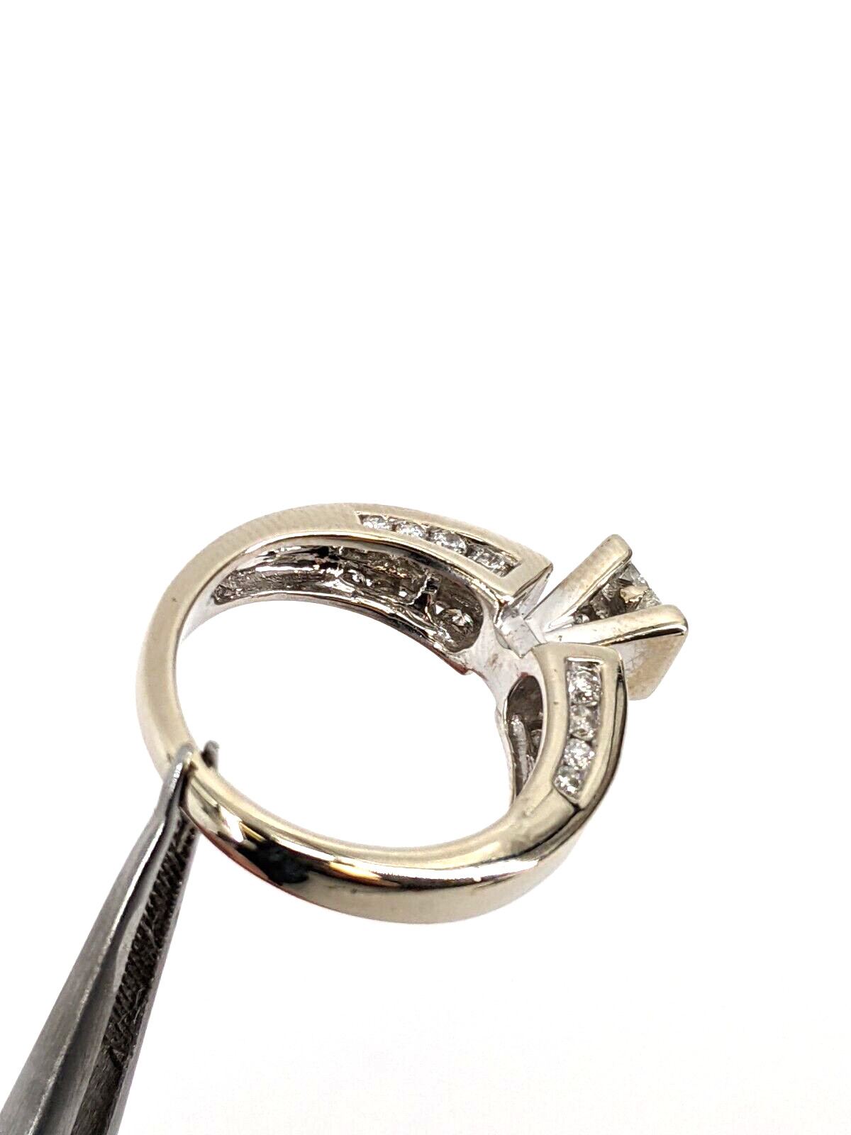 14KT White Gold 4.90 Grams Diamond Engagement Ring (1cttw Approx.) Size 4.5