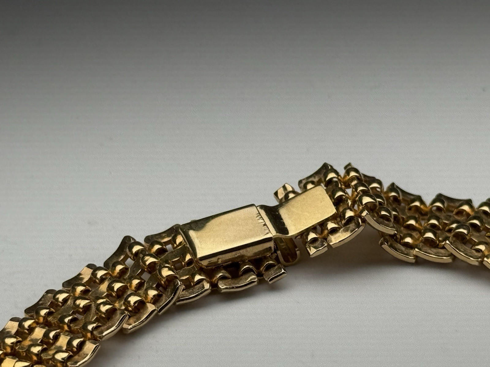 Vintage AVON Brick Chain V Shape Pave Rhinestone Push Lock GoldTone Necklace 16”