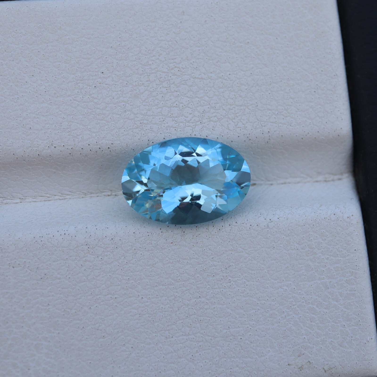 2.13 Cts 10.8×7.5 MM Natura AAA Blue Aquamarine Oval Cut Gemstone