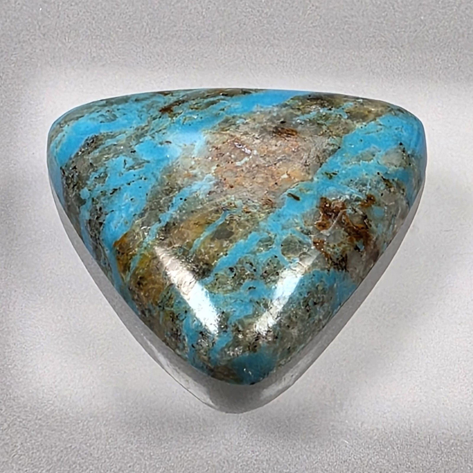 Kingman turquoise cabochon, boulder pattern, trillion cut, 30.49 carats, #B23