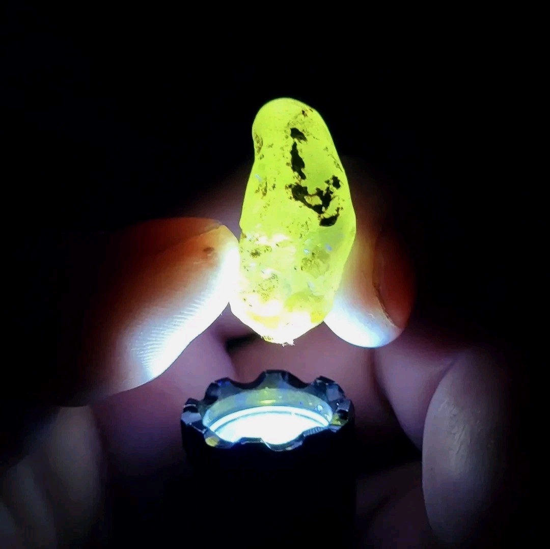 Valsovite Gemstone High Uv Refractiveness Extremely Rare Rough