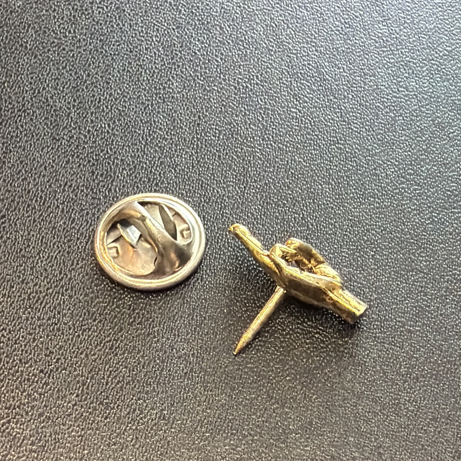Gold Tone Metal Hand Design Lapel Hat Tie Tack Pin w/ Clutch Back, Hands Theme