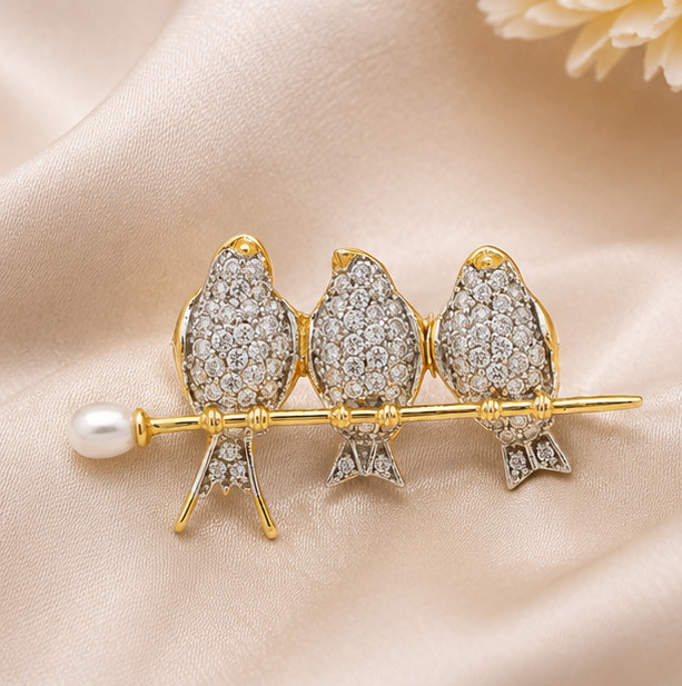 3.0Ct Simulated Diamond Three Birds Women’s Brooch Pin – 14K Yellow Gold Plated