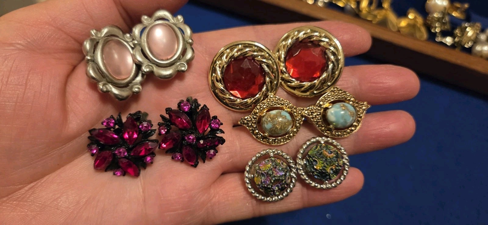 Vintage Mod Earrings Lot Of 117. 3lbs 15oz. 38 Signed Monet Hobé Avon Trifari…