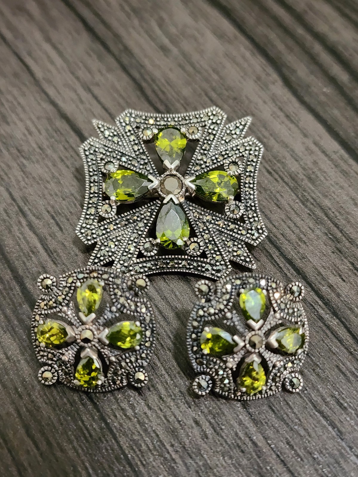 Vintage Sterling Silver Jewelry Set Brooch Pin Earrings Green Peridot Marcasite