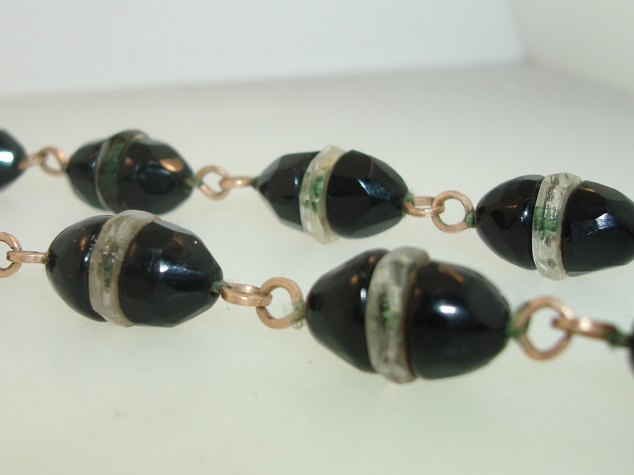 VINTAGE 1940’S FACETED BLACK & CLEAR ROUNDELLE GLASS BEAD CHOKER NECKLACE!