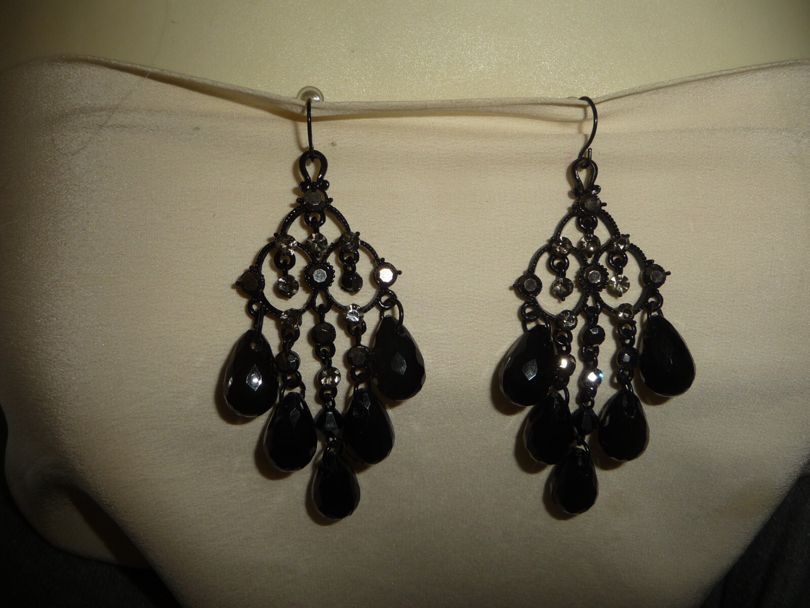 2 1.2″ L DANGLE CHANDELIER BLACK BEADS W RHINESTONES PIERCED EARRINGS #8/11A