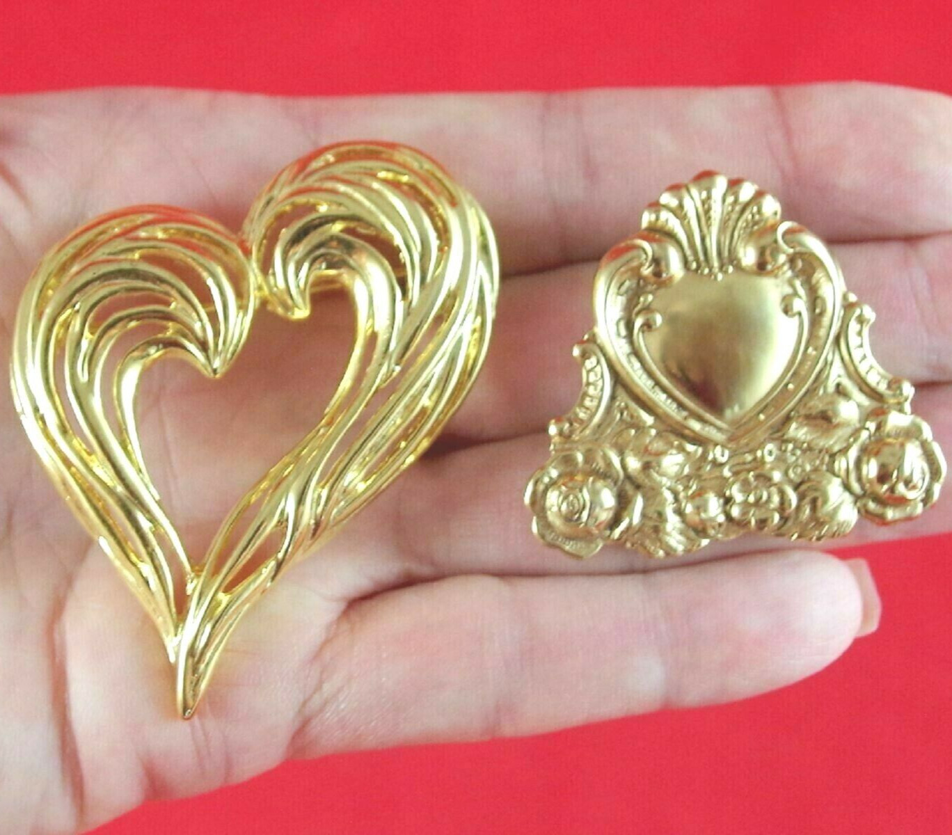 Minty! Lot 2 VTG 2.25″ ABSTRACT & VICTORIAN REVIVAL GOLD TONE HEART BROOCH PINS