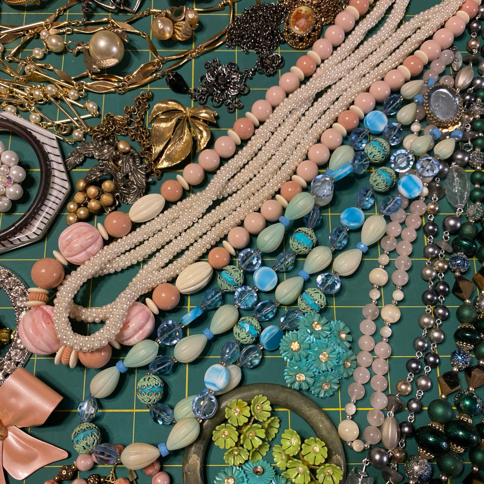 4.5 Lb Vintage Costume 70 Pc Jewelry Lot Mix Box Wearable Pieces Estate Auctions