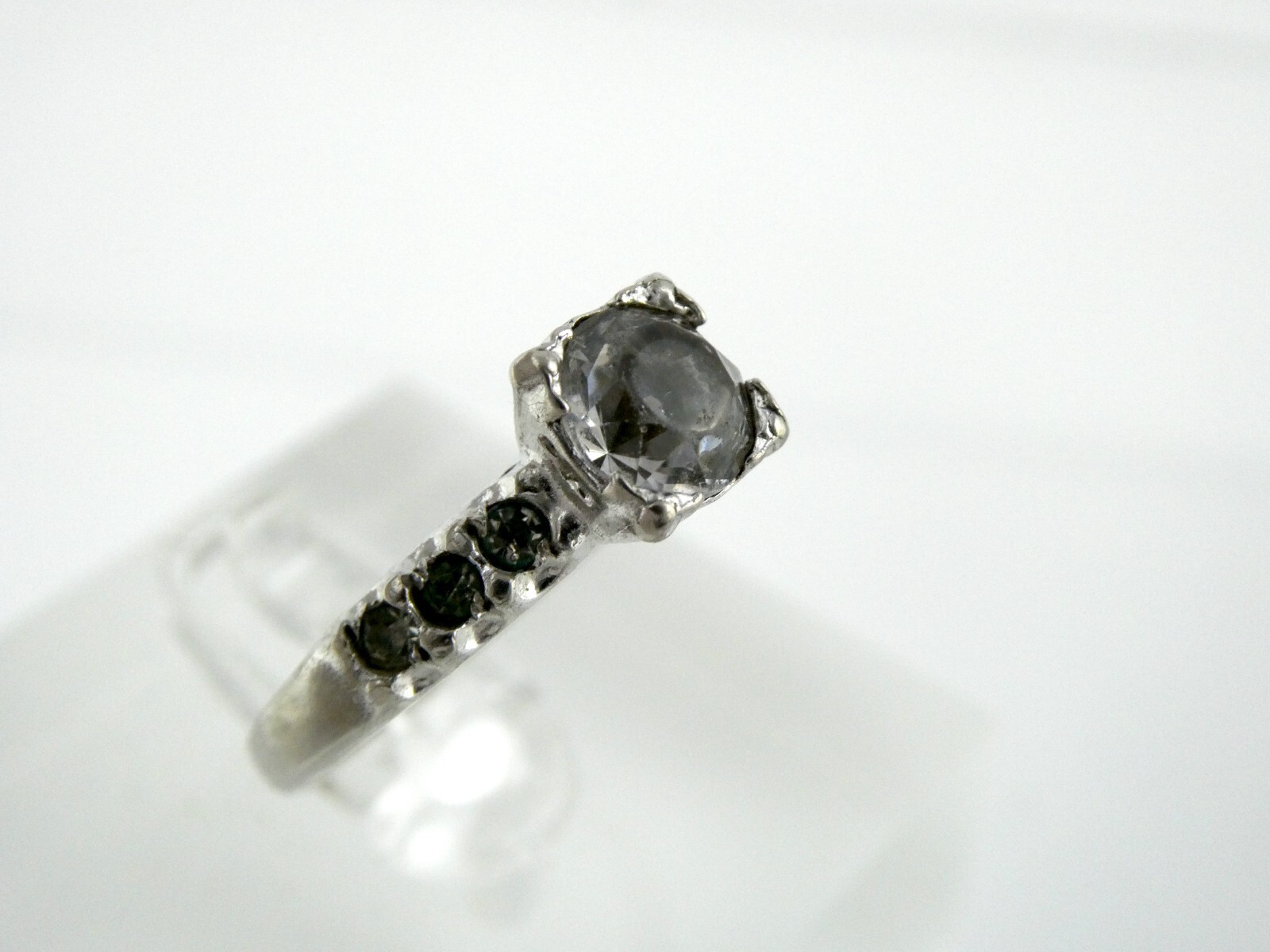 Vintage Sterling Silver Cut Paste Glass Gem Ring 925 Size 7.75 Weighs 2.4 Grams