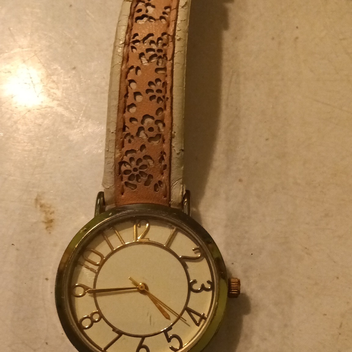 Women’s Analog Casual Wristwatch Gold-Tone Round Case White Dial Brown Leather