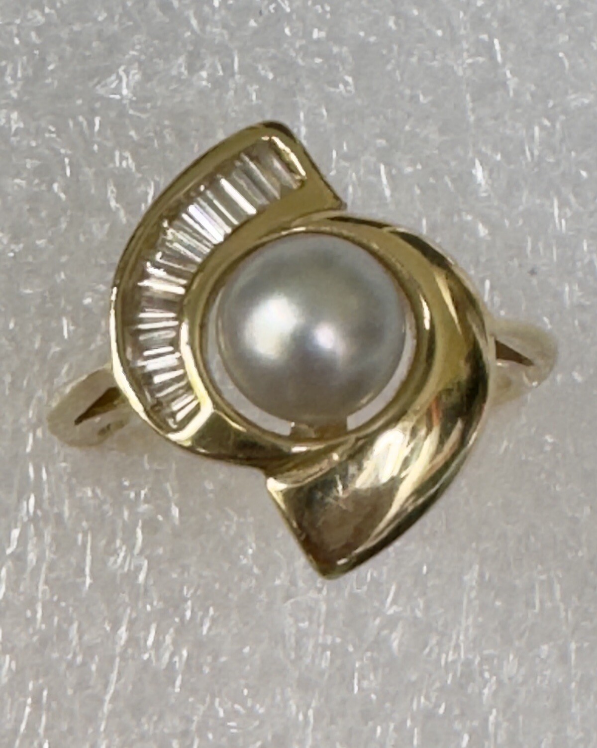 Classic 14k Solid Yellow Gold Natural White Pearl and Diamond Ring Size 4.75