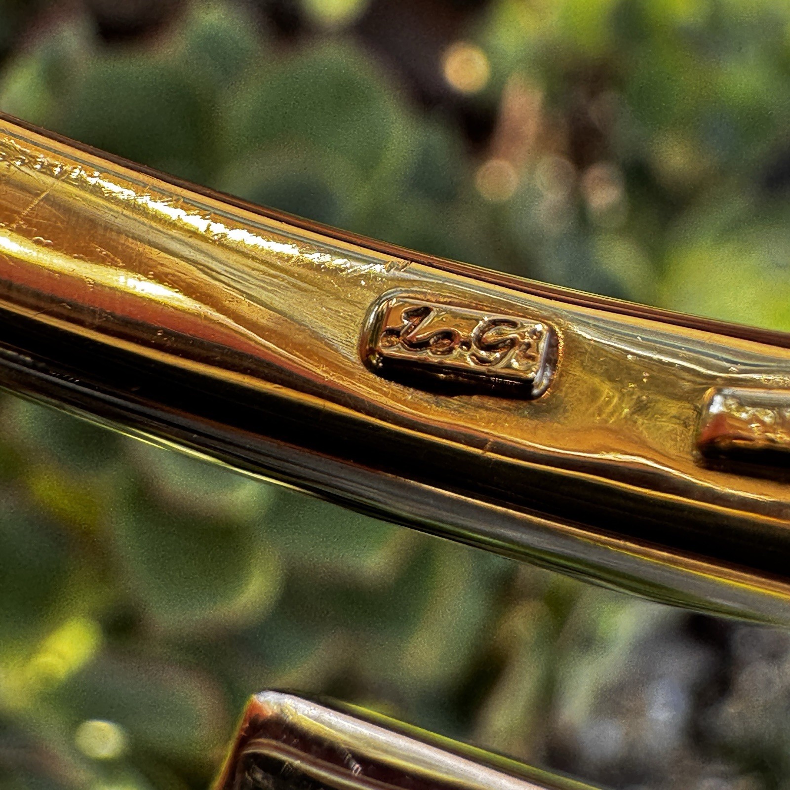 Le Gi Italian 14k Gold Two Tone Hinged Bypass Bangle Bracelet Size 7” 15.5 Gram