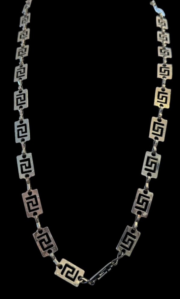 44″ Vintage Silver Tone Necklace With S Shape Pattern J4