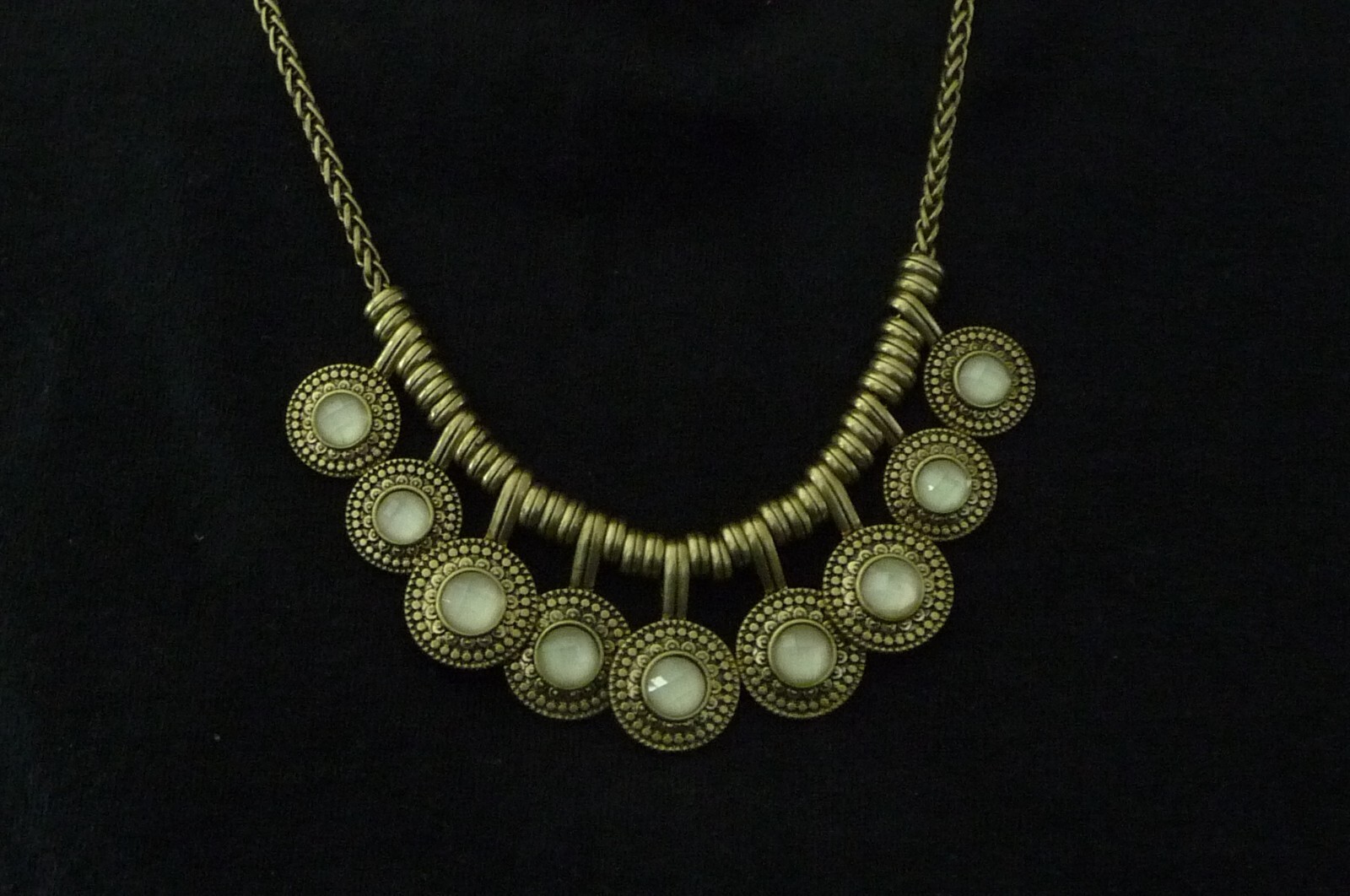 A#1/17X vtg NECKLACE 9″L GOLD TONE CHAIN w DANGLE GOLD TONE W OFF WHITE STONES