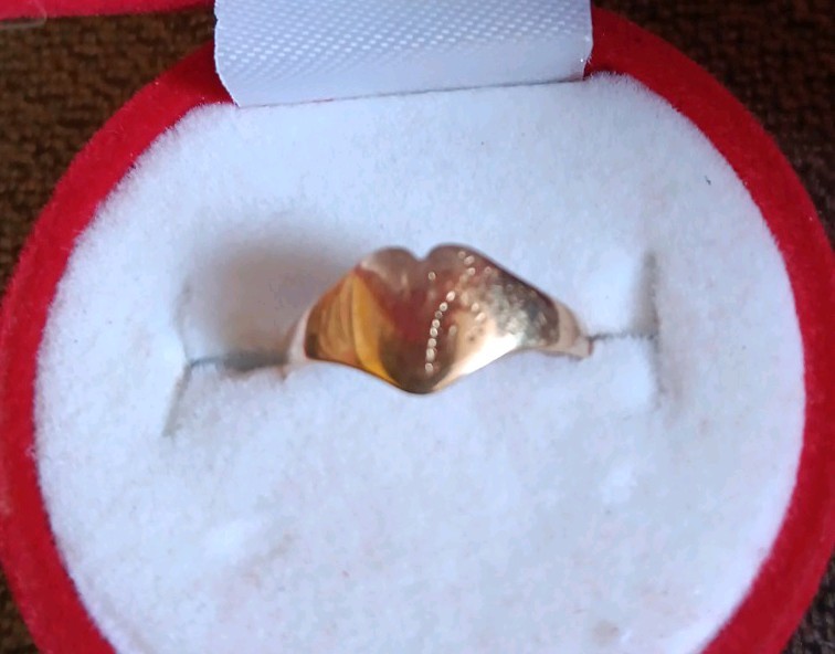 Yellow Gold Heart Shaped Signet Ring 9ct Hallmarked Size i