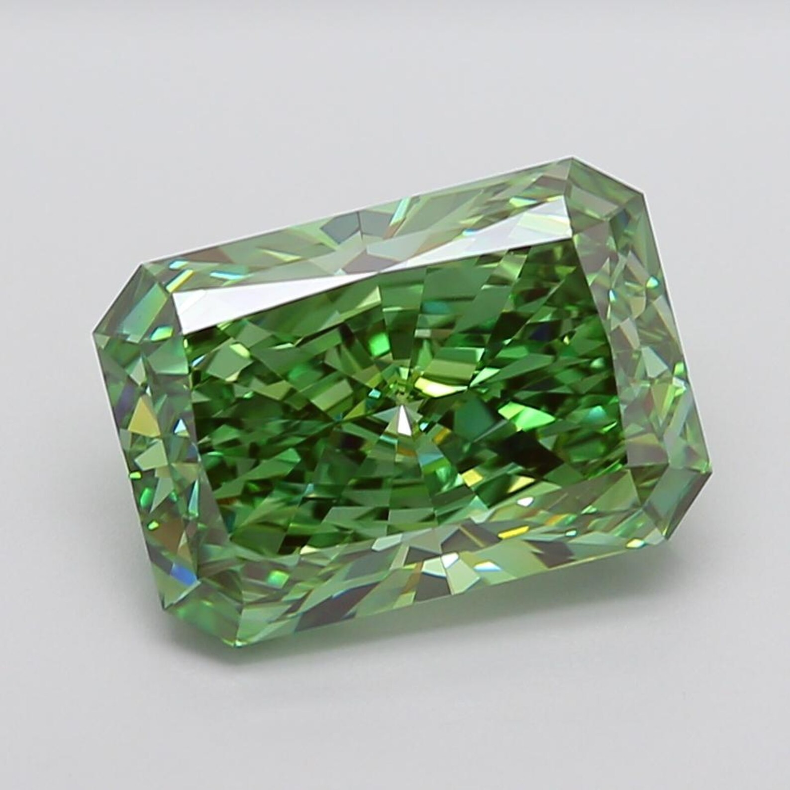 CERTIFIED Natural Green Earth Mined Diamond 3.05 Ct Radiant VVS1/ 9.5 mm