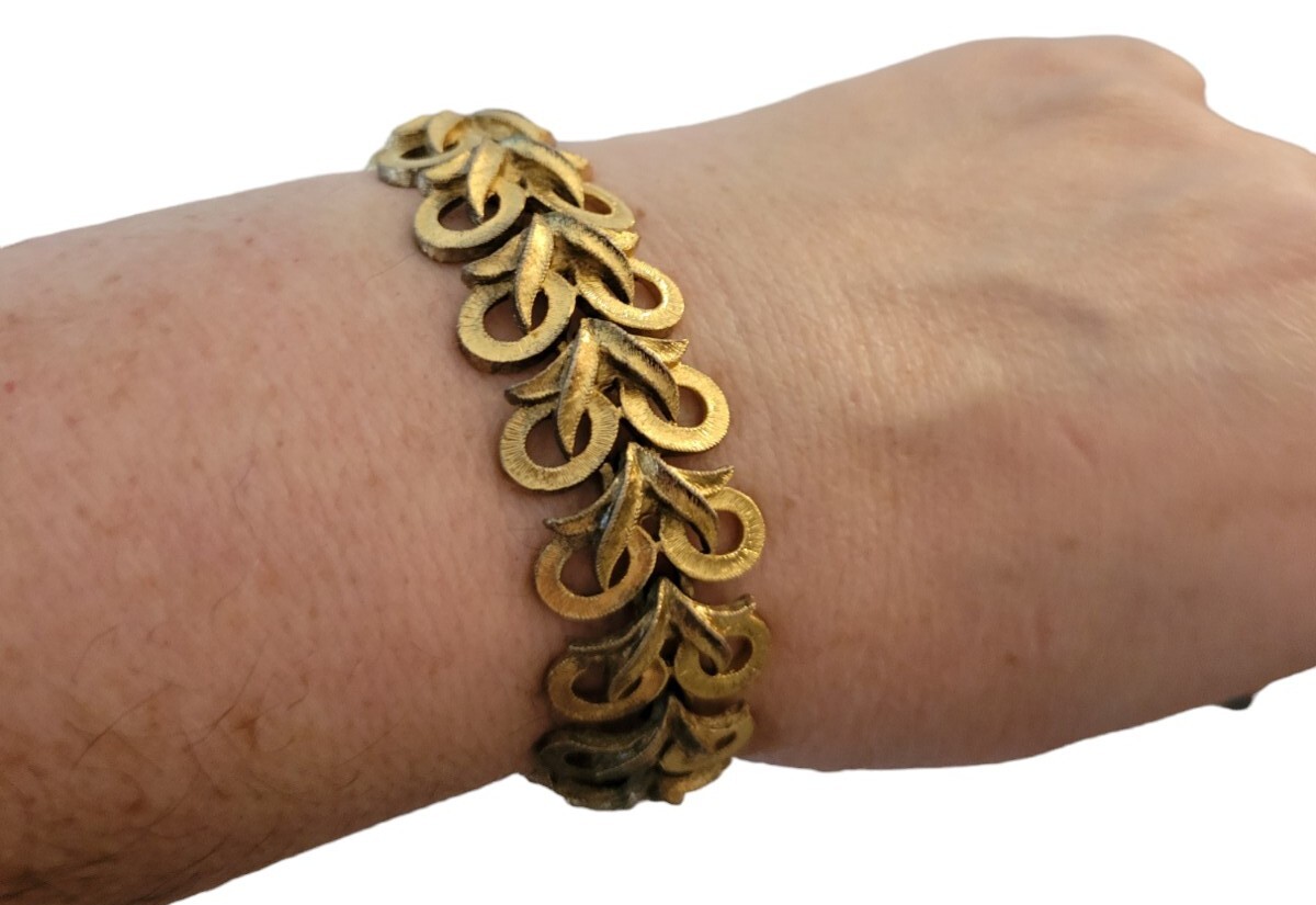 Vintage Monet Goldtone Articulated Bracelet Fold Over Clasp W Safety Clasp