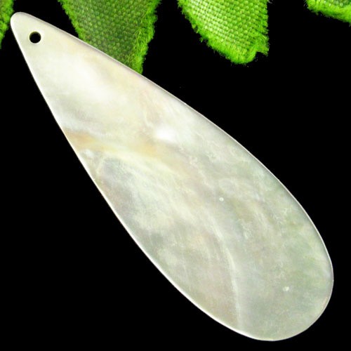 2Pcs Carved Natural Gray Shell Flower Teardrop Pendant 45x16x1mm S0048049
