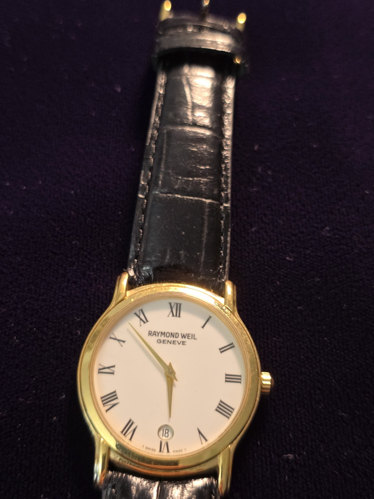 Raymond Weil Geneve 5571 Swiss ETA Roman Dial Gold Tone Watch Runs Perfect